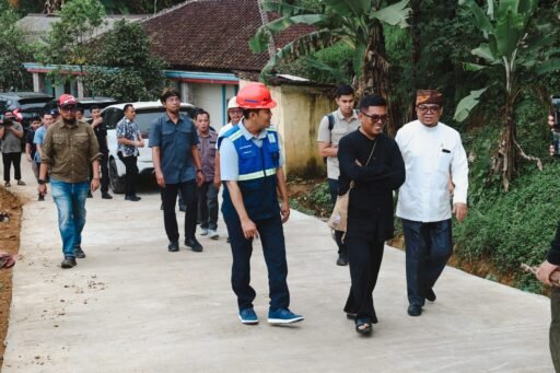 Setelah 20 Tahun Rusak, Jalan Cikatomas–Tegalumbu Diperbaiki Lewat Program Bang Andra