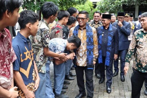 Gubernur Banten Tinjau SMAN 14 Kota Tangerang Pasca Ambruknya Plafon Ruang Kelas