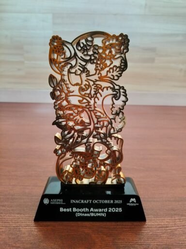 Dekranasda Banten Juara! Stan Terbaik Kategori Dinas-BUMN di Inacraft 2025