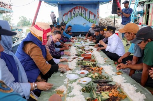 Gubernur Banten Andra Soni Dialog di Atas Kapal, Bahas Kesejahteraan Nelayan Tangerang