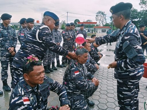 Danlanal Pimpin Upacara Kenaikan Pangkat Prajurit Lanal Bintan
