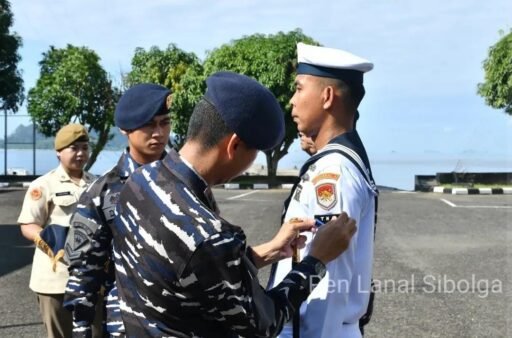 Danlanal Sibolga Terima Laporan Kenaikan Pangkat 6 Prajurit Lanal Sibolga