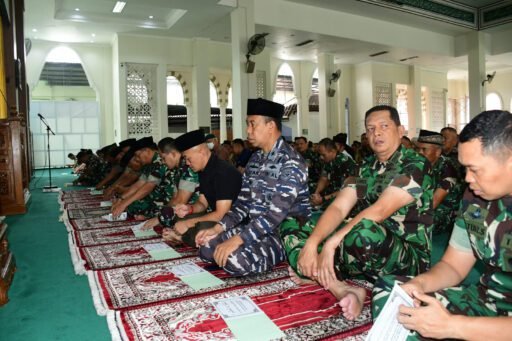 Komandan & Prajurit Lanal Bandung Hadiri Doa Bersama Peringati HUT Ke-80 Kemerdekaan RI Tahun 2025