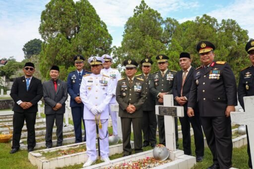 TNI Prima, TNI Di Maluku Gelar Upacara Ziarah Nasional Di TMP Kapahaha Songsong HUT Ke-80 TNI