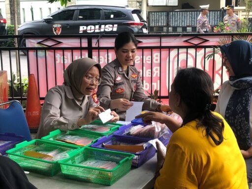 Polres Metro Bekasi Kota Gelar Bakti Kesehatan di Polsubsektor Pekayon, Layani 60 Warga