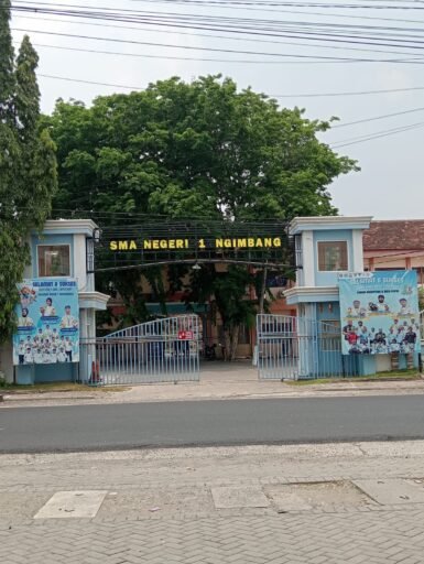 Di Duga Tabrak Permendiknas no 12 tahun 2016 SMA Negeri I Ngimbang Melakukan Pungli