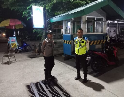 Guna Antisipasi Kriminalitas 3C Polsek Ngimbang Gelar Patroli Blue Light Di Malam Hari