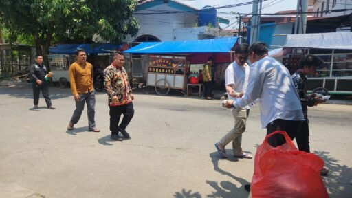 PWI Peduli Bekasi Raya Gelar Jumat Berkah di Depan Kantor PWI Bekasi Raya