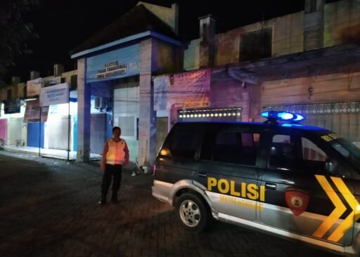 Guna Antisipasi Kriminalitas 3C Polsek Ngimbang Gelar Patroli Blue Light Di Malam Hari