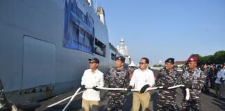 Pangkoarmada II Lepas KRI Makassar-590 Dalam Ekspedisi Rupiah Berdaulat 2025