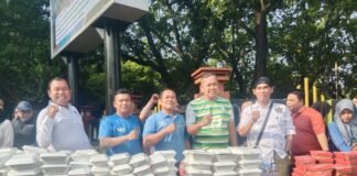 PWI Peduli Bekasi Raya dan Pemkot Bekasi Gelar Jumat Berkah, Warga Antusias