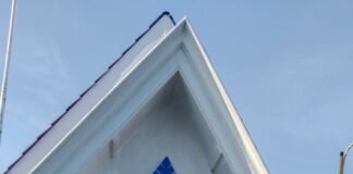 Polsek Ngimbang Gelar Pengamanan Ibadah Minggu Pagi Di Gereja GKJTU Dan GJWI Desa Ngasemlemahbang