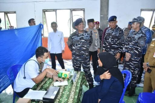 TNI Angkatan Laut Laksanakan Karya Bakti Dan Bakti Sosial Di Tanah Laut Kalsel