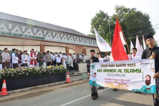 6000 Santri Padati Pawai HSN 2025, Wali Kota : Santri Jadi Pilar Moral dan Energi Pembangunan Kota