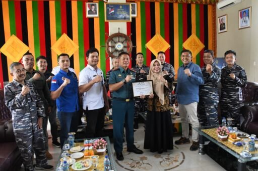 Komandan Lanal Sabang Terima Piagam Penghargaan Dari BNNK Sabang