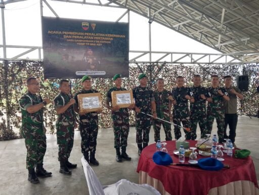 Danpomdam I/BB Kunjungi Yon TP 852/ABY dan Berikan Peralatan Pertanian dan Kebersihan