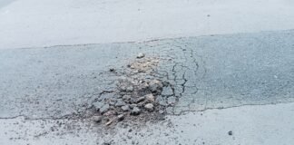 Pekerjaan pengaspalan jalan propinsi dari desa panta dewa-prabu menang KB pali dinilai mangkrak.