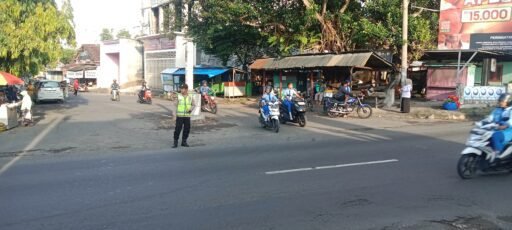 Antisipasi Kemacetan Polsek Ngimbang Secara Rutin Menggelar Commanderwish Pagi di Hari