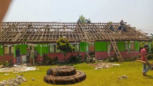 Proyek Rehabilitasi SD Negeri Parawinaya Diduga Abaikan Keselamatan Kerja