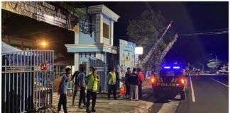 Kapolsek Ngimbang Gelar Patroli Mobiling Dan Dialogis Guna Cegah 4C di Malam Hari