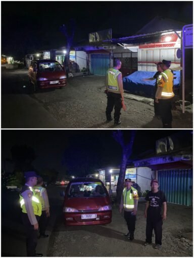 Respon Cepat Polsek Ngimbang Mendatangi Aduan Masyarakat Melalui Layanan 110,Mobil Mengalami Mogok