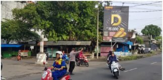 Polsek Ngimbang Giat Commanderwish Pagi Antisipasi Kemacetan Dan Pengaturan Arus Lalu Lintas