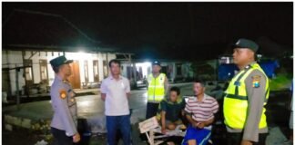 Kapolsek Ngimbang Gelar Patroli Mobiling Dan Dialogis Guna Menjaga Siskamtibmas Di Wil. Ngimbang