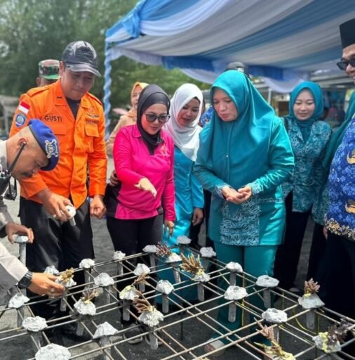 Ketua Bhayangkari dan PKK KLU Sinergi Jaga Biota Laut, Konservasi Terumbu Karang tuk Masa Depan