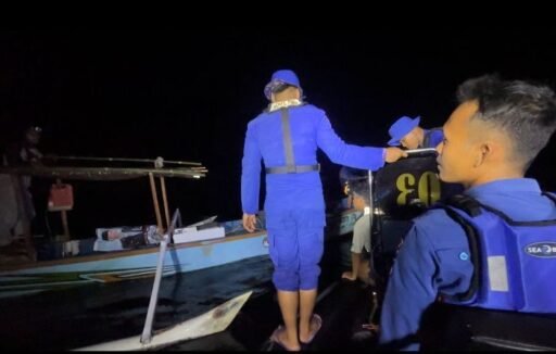 3 Tiga Nelayan Hanyut di Perairan Gili Sulat Diselamatkan KP XXI-2012 Polairud Polda NTB
