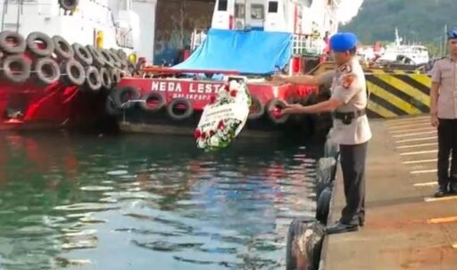 Ditpolairud Polda NTB Gelar Upacara Tabur Bunga di Laut dalam Rangka HUT Polairud ke-75