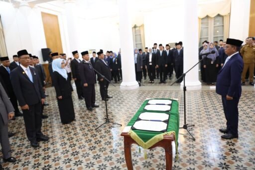 Andra Soni Lantik 23 Pejabat Pimpinan Tinggi Pratama: Profesional, Transparan, dan Responsif