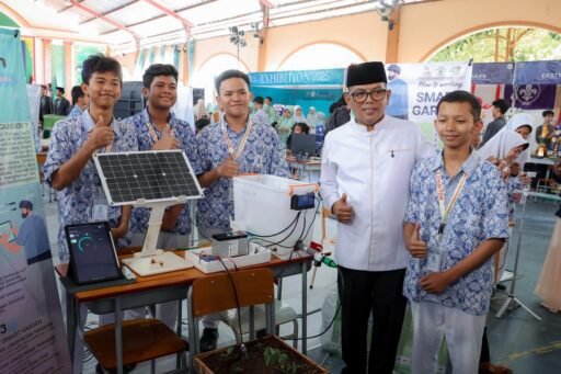 Curi Perhatian Gubernur, Santri Ponpes Assa’adah Banten Pamerkan Robot dan Smart Garden.
