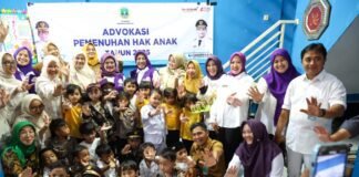 Tinawati Andra Soni Coba Permainan Edukatif BKB Emas di Posyandu Pari Tangsel