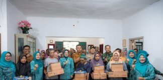 TP PKK Banten Salurkan Bantuan Peralatan Dapur untuk Korban Puting Beliung di Anyer