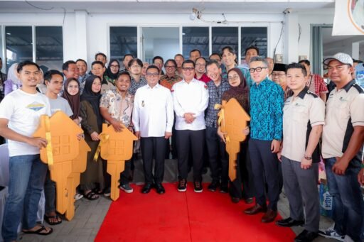 Pemprov Banten Komitmen Sukseskan Tiga Juta Rumah, Andra Soni Hadiri Akad Massal di Serang