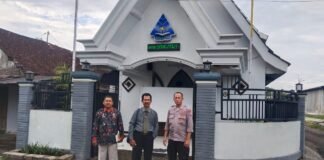 Polsek Ngimbang Gelar Pengamanan Ibadah Minggu Pagi Di Gereja GKJTU Dan GJWI Desa Ngasemlemahbang