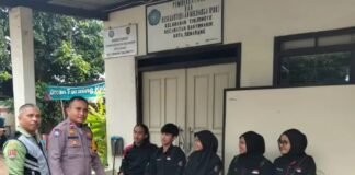 Mahasiswa UIN Walisongo Kunjungi Kantor Kelurahan Tinjomoyo, Bhabinkamtibmas Beri Pendampingan