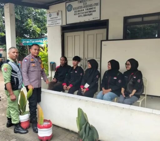 Mahasiswa UIN Walisongo Kunjungi Kantor Kelurahan Tinjomoyo, Bhabinkamtibmas Beri Pendampingan