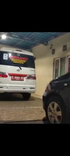 Diduga Terlilit Hutang, Kepala Desa Menguneng Gadai Mobil Ambulans Desa