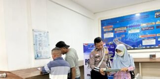 Dalam rangka membangun kepercayaan publik satlantas polres Jombang sapah warga
