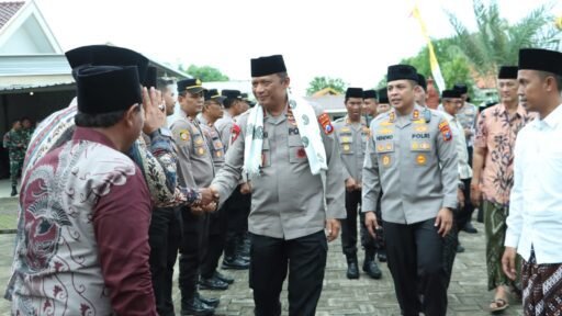 Hangatnya Silaturahmi Kapolda Jatim Bersama Ulama Madura di Ponpes Sembilangan