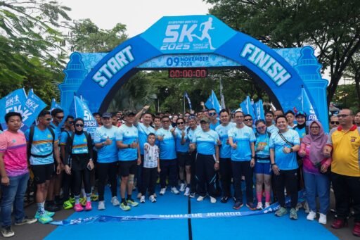 Gubernur Andra Soni Lepas 1.200 Peserta Lomba Lari Ekbispar Banten 5K 2025