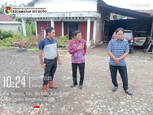 Camat XIV Koto Mukomuko Monitoring Peningkatan Jalan di Desa Rawa Bangun