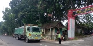 Guna Antisipasi dan Mengurai Kemacetan Polsek Ngimbang Giat Commander Wish Di Pagi Hari