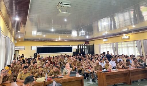 Kumpulkan Seluruh Peratin dan Camat se-Kabupaten Lampung Barat, Ini Pesan Parosil Mabsus.