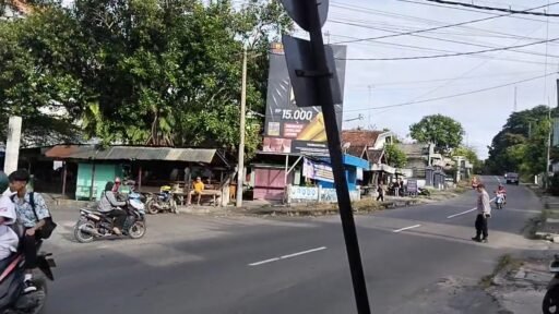 Guna Cegah Kemacetan Polsek Ngimbang Giat Commanderwish Di Pagi Hari