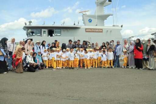 Tanamkan Jiwa Bahari, Kodaeral IX Terima Kunjungan RA Almeera Islamic School Ke KRI Posrpa-870