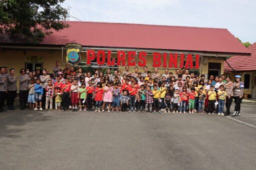 Anak – Anak Yatim Melaksanakan Giat Binrohtal Bersama Personil Polres Binjsi