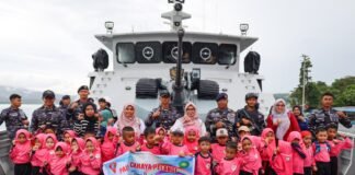 Giliran TK RA Mutiara Waiheru & PAUD Cahaya Pelangi Lihat Langsung Kapal Perang Kodaeral IX Ambon