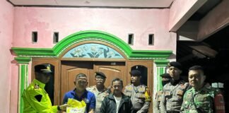 CEPAT TANGGAP BENCANA, KAPOLSEK BLANAKAN GERAK CEPAT BANTU WARGA TERDAMPAK ANGIN KENCANG